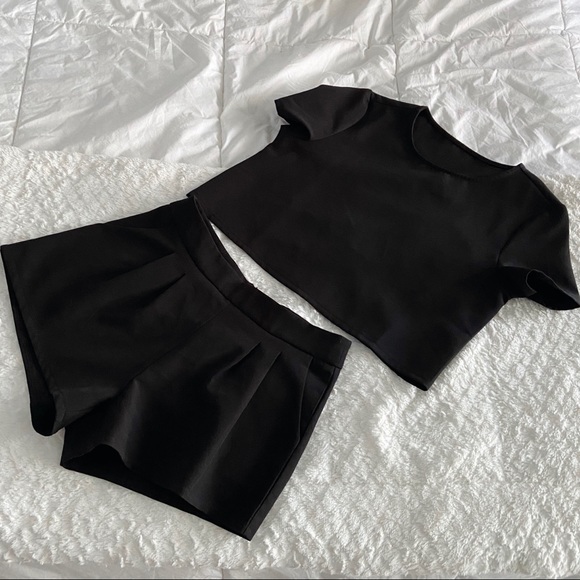 Pleated Shorts and Top Set - Picture 6 of 10